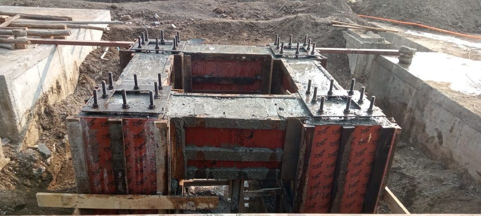 Concrete stack foundation pedestals with clusters of holding-down bolts and tie beams